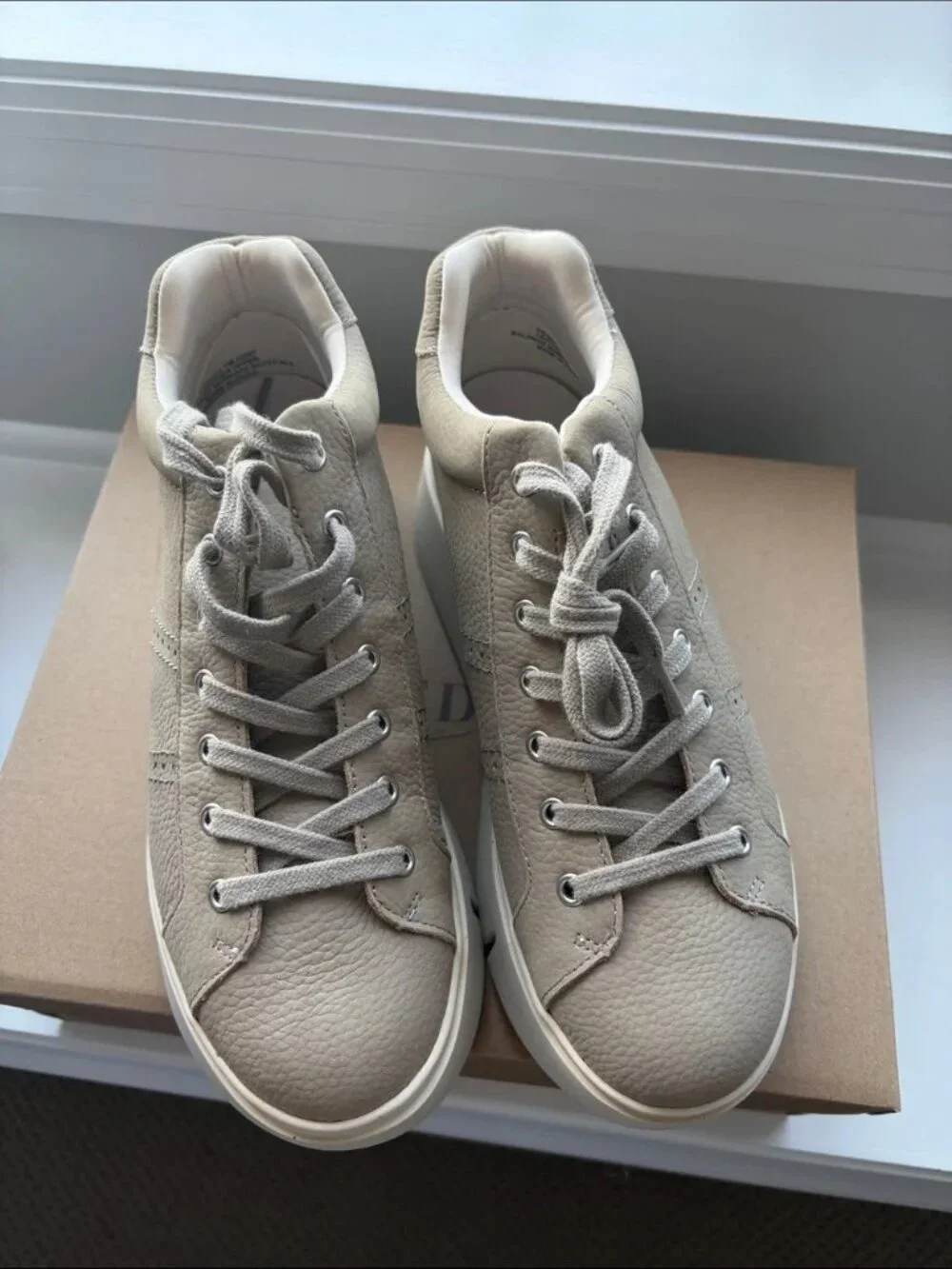 Naked Feet nwot elevated